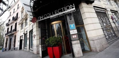 Entrada del hotel NH Collection del Paseo del Prado en Madrid.