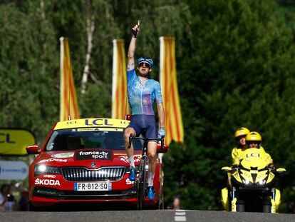 El canadiense Hugo Houle celebra la victoria de etapa en Foix.