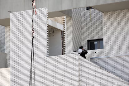A man works on a construction site, on February 10, 2022, in Madrid (Spain).