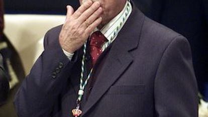 Enrique Villegas, recibe la medalla de Andalucía, el 28 de febrero de 2004