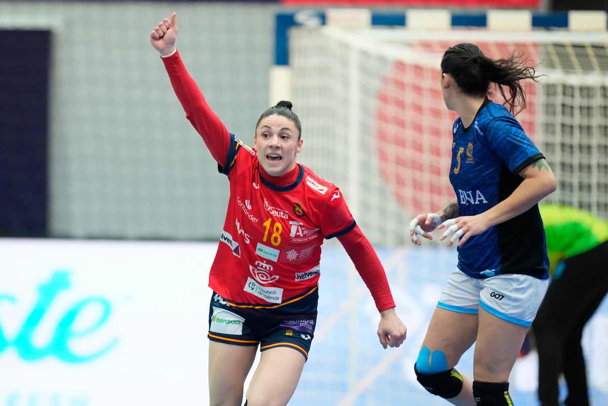 España derrota a Argentina (30-23) y avanza a tirones en el Mundial femenino de balonmano | Deportes