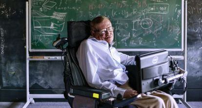 Hawking en el ‘Potter room’, punto neurálgico del departamento de matemática aplicada y física teórica del Centro de Ciencias Matemáticas de Cambridge.