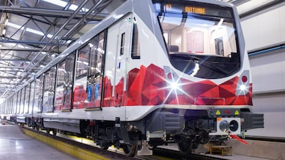 Uno de los trenes fabricados para el metro de Quito.