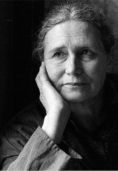 Doris Lessing, fotografiada en 1983.