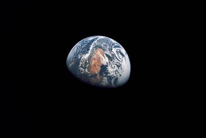 Una fotografía de la Tierra tomada por la misión 'Apollo 10' a 161.000 kilómetros de distancia.
