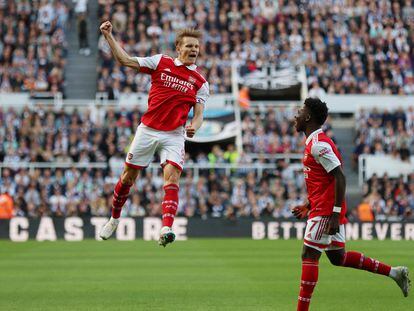 Odegaard celebra el primer gol del Arsenal ante el Newcastle.