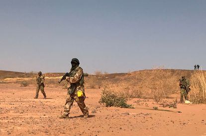 Soldados nigerinos durante un ejercicio militar en Ouallam, cerca de Tillaberi, el 18 de abril de 2018.