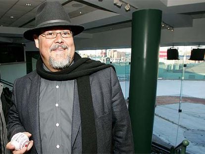 Juan Barreto, en una visita al campo de los Red Sox, el equipo de béisbol de Boston, en marzo de 2005.