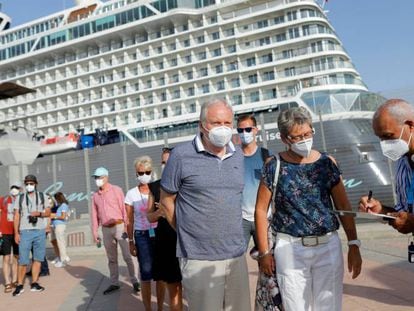 Vista del Mein Schiff 2, de TUI Cruises, el primero en llegar a un puerto español tras la pandemia.