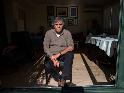 El director de cine Agustín Díaz Yanes, la semana pasada en su casa de Madrid.