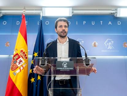 El diputado de Podemos y secretario de la Mesa del Congreso, Javier Sánchez Serna, este martes en rueda de prensa en el Congreso.