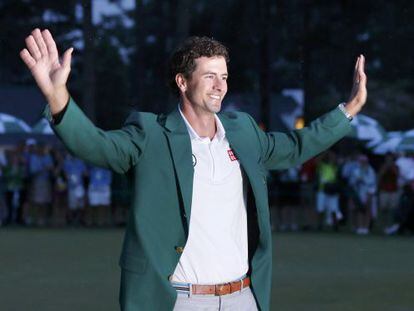 Adam Scott, con la chaqueta verde que le distingue como ganador del Masters.