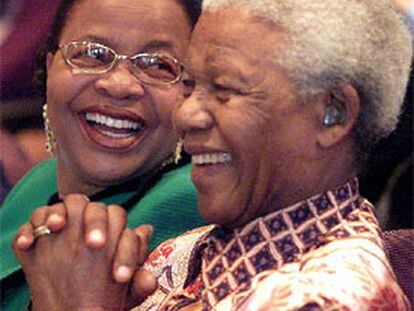 Mandela, sus mujeres y la política