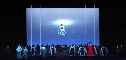 Plano general de la escena de los enigmas, en el segundo acto de ‘Turandot’, el lunes en el Teatro Real.