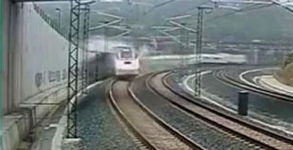 Captura del video del accidente del tren de Santiago. 