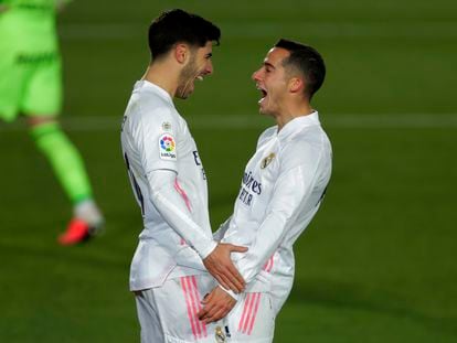 Asensio y Lucas celebran el segundo del Madrid.