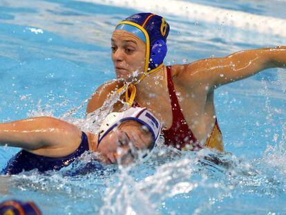 La jugadora española Jennifer Pereja en acción ante la rusa Elvina Kerimova.