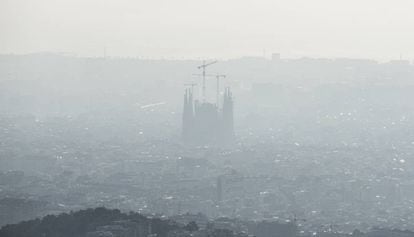 El aire contaminado de Barcelona, en una imagen de archivo.