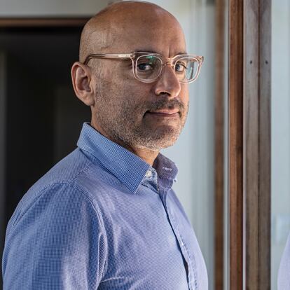 El escritor Jaime Rodríguez premio Alfaguara 2023 en un retrato en Lima, Perú el 07 de febrero de 2023. 