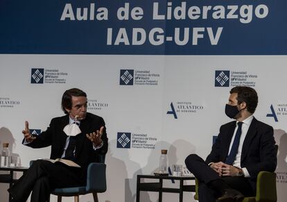 El expresidente Jose María Aznar durante una charla en la Universidad Francisco de Vitoria (Pozuelo de Alarcón, Madrid) a la que ha asistido como ponente Pablo Casado.
