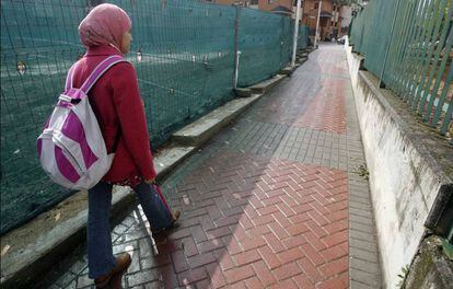  Una estudiante madrileña a la que se prohibió la asistencia al instituto con hiyab.
