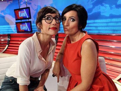 Las actrices Ana Morgade y, a la derecha, Silvia Abril, que compartieron el programa &#039;Las noticias de las 2&#039;.