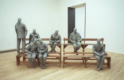 'Towards the Corner', de Juan Muñoz, en la exposición inaugural de la Tate Modern de Londres, en 2000.