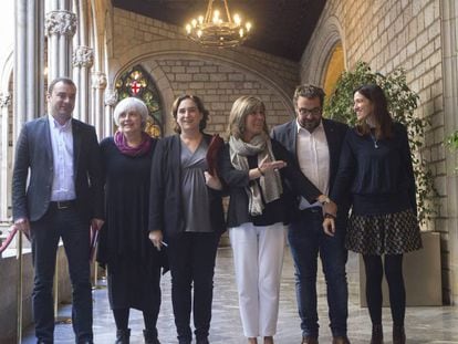 Los alcaldes de las seis principales ciudades del &aacute;rea metropolitana, Terrassa, Jordi Ballart; Badalona, Dolors Sabater; Barcelona, Ada Colau; L&#039;Hospitalet de Llobregat, N&uacute;ria Mar&iacute;n; Sabadell, Juli Fern&aacute;ndez; Santa Coloma de Gramenet, N&uacute;ria Parl&oacute;n. 