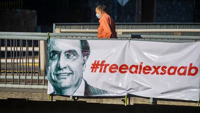 Una pancarta a favor de la liberación de Alex Saab, detenido en Cabo Verde y pedido en extradición por Estados Unidos, en Caracas.