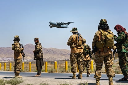 Combatientes talibanes, el 29 de agosto de 2021, en Kabul, Afganistán.