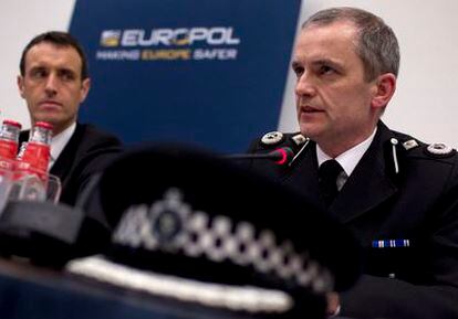 Robin Wainwright, director de Europol, da explicaciones en la rueda de prensa de la operación contra la pedarastia.