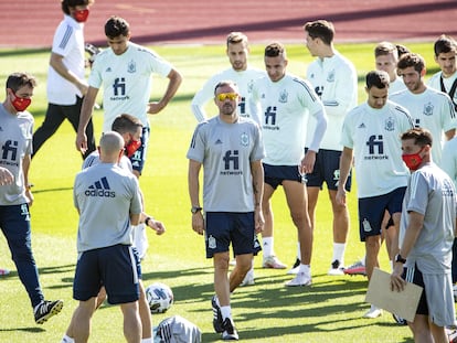 Luis Enrique, en el último entrenamiento de la selección previo al partido de este sábado ante Suiza correspondiente a la Liga de Naciones de la UEFA. / (EFE)