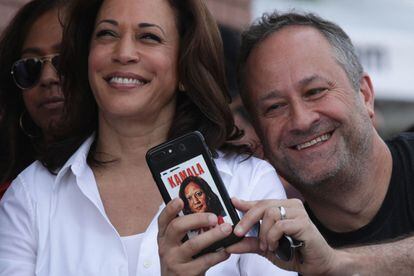 Douglas Emhoff con Kamala Harris en Desmoines (Iowa) en 2019.