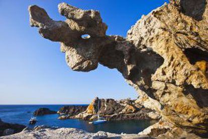 Formación rocosa en la costa del cabo de Creus (Girona).