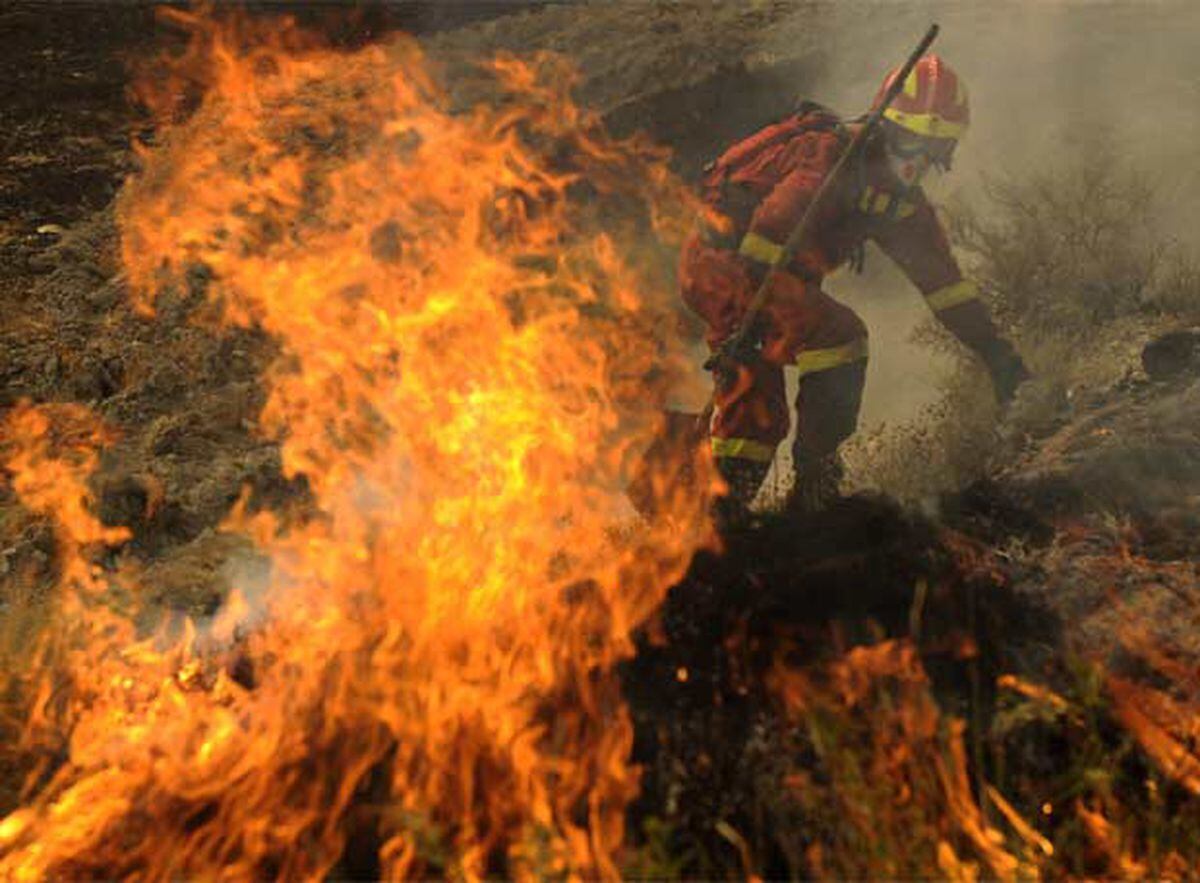 Un Miembro De La Unidad Militar De Emergencias España El PaÍs