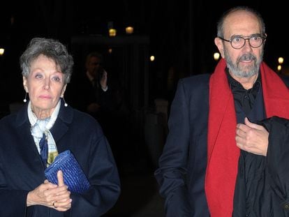 Miguel Rellán y Rosa María Mateo llegando al Teatro Real de Madrid en enero de 2019.