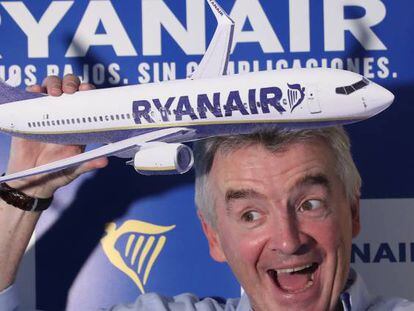 Los azafatos de Ryanair advierten de que si la empresa no negocia "habrá una gran huelga este verano"