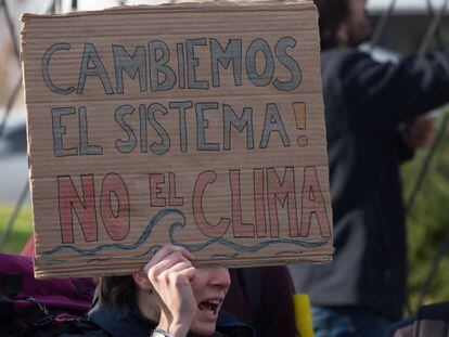 Manifestantes durante el COP25