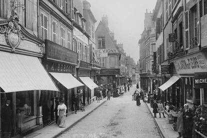 Así lucía la ciudad francesa de Moulins a principios del siglo XX, cuando Antoinette y Gabrielle se iniciaban en la vida adulta por sus calles.
