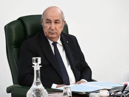 El presidente argelino, Abdelmayid Tebún, en un reunión de su Gobierno el pasado 5 de febrero en Argel.
