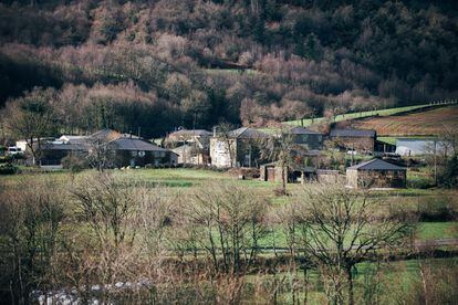 Aldea de Vilaselle (Baleira), próxima a O Cádavo, núcleo principal del municipio.