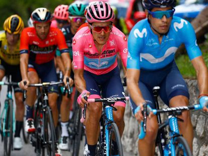 Landa, delante de Carapaz y Nibali, tapado, controla a los favoritos.