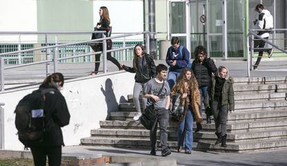 Alumnos universitarios en una de las facultades de la Universidad Autónoma de Madrid.