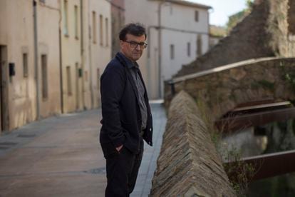 Javier Cercas, retratado el 22 de febrero en Verges (Girona), donde está pasando la pandemia de coronavirus.