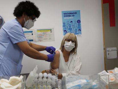 Campaña de vacunación frente el virus de la gripe en Terrassa.