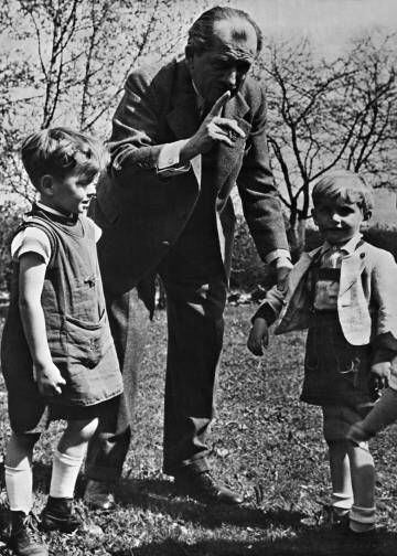 Ferdinand Porsche con Piëch (derecha) y otro nieto.