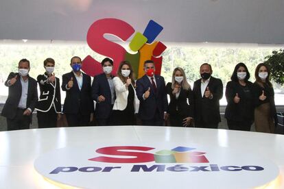 Marko Cortés, presidente del PAN, Alejando Moreno, del PRI, y Jesús Zambrano, del PRD, en una reunión sobre su alianza.