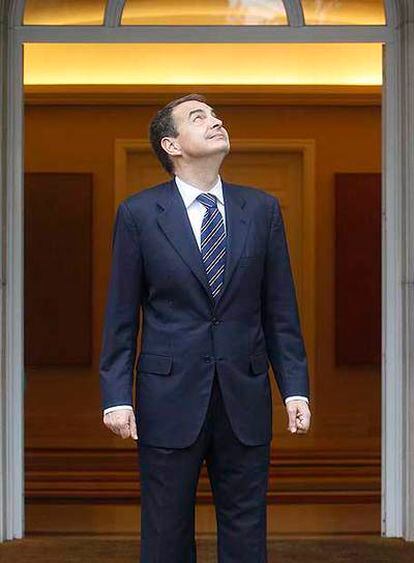 Zapatero, a la puerta de La Moncloa el pasado martes.
