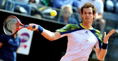 Murray devuelve una bola ante Granollers.