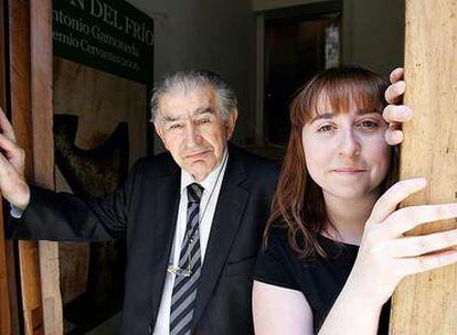 Los escritores Antonio Gamoneda y Elena Medel.